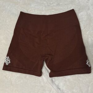 DARC SPORT EVERSON SEAMLESS SHORTS SCRUNCH BUTT BROWN SIZE MEDIUM